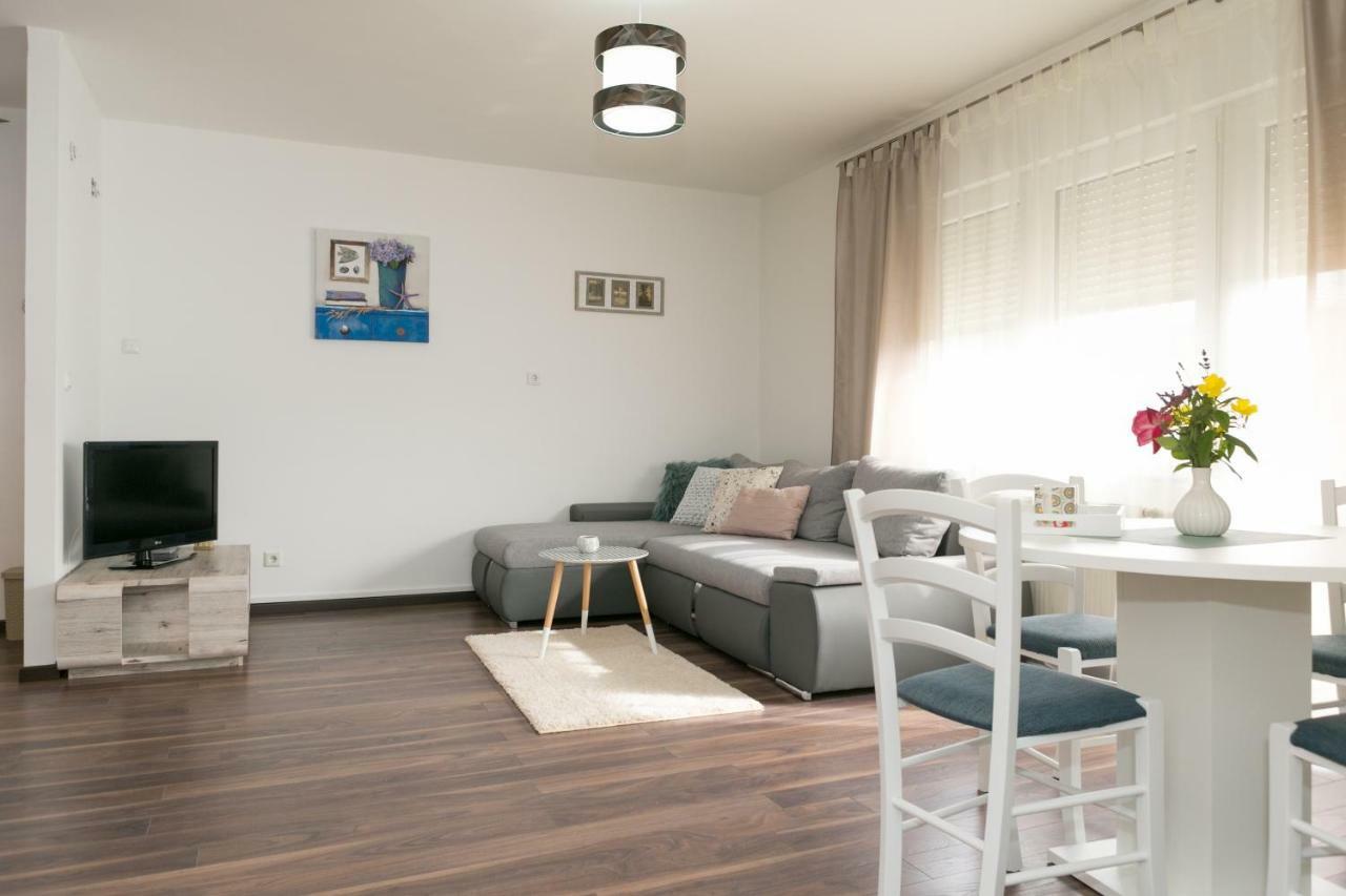 Apartman Maja Apartamento Otočac Exterior foto