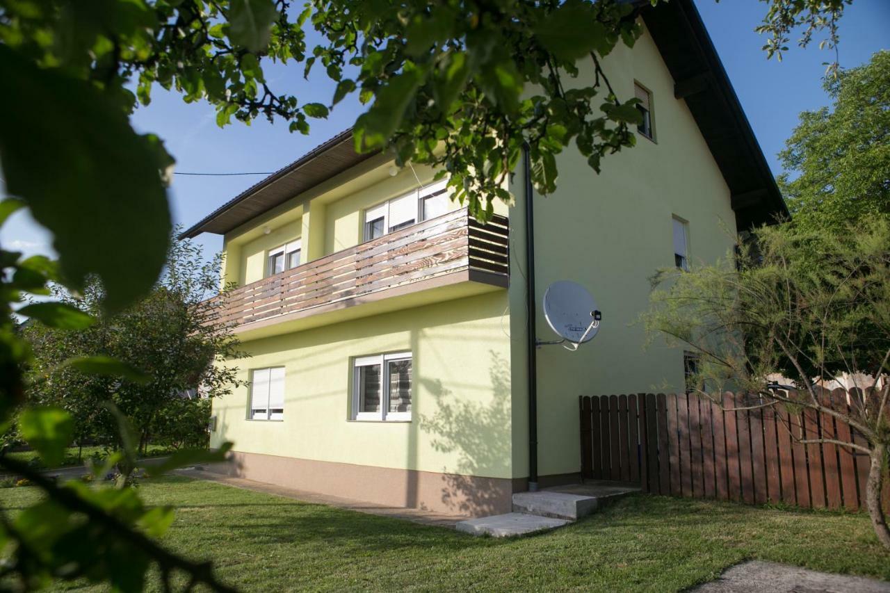 Apartman Maja Apartamento Otočac Exterior foto